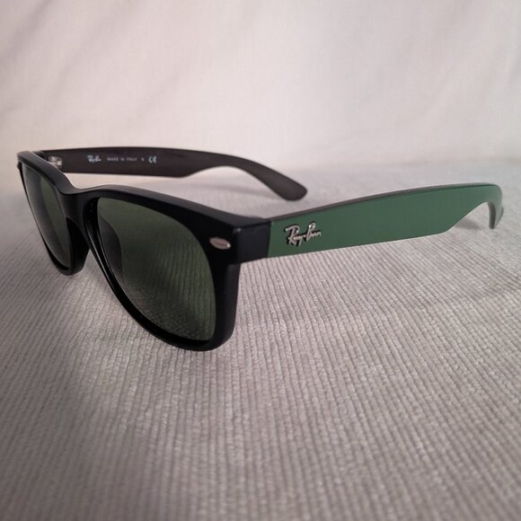 Ray-Ban Wayfarer Sunglasses in Hunter Green with Case - Picture 7 of 10